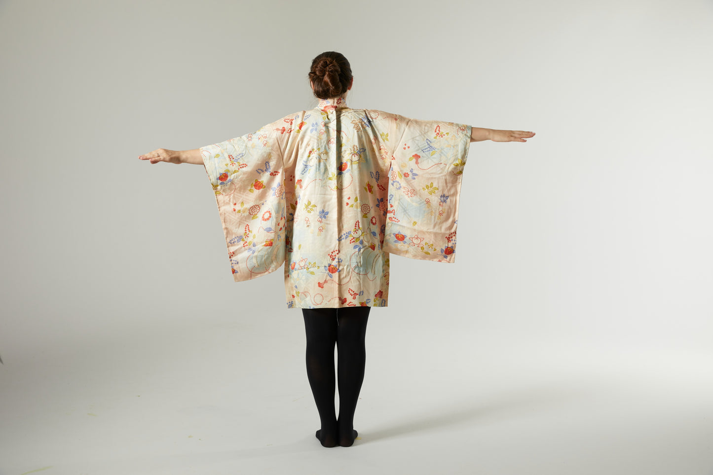 The Haori "シュール (Shūru)" Handcrafted Silk Vintage