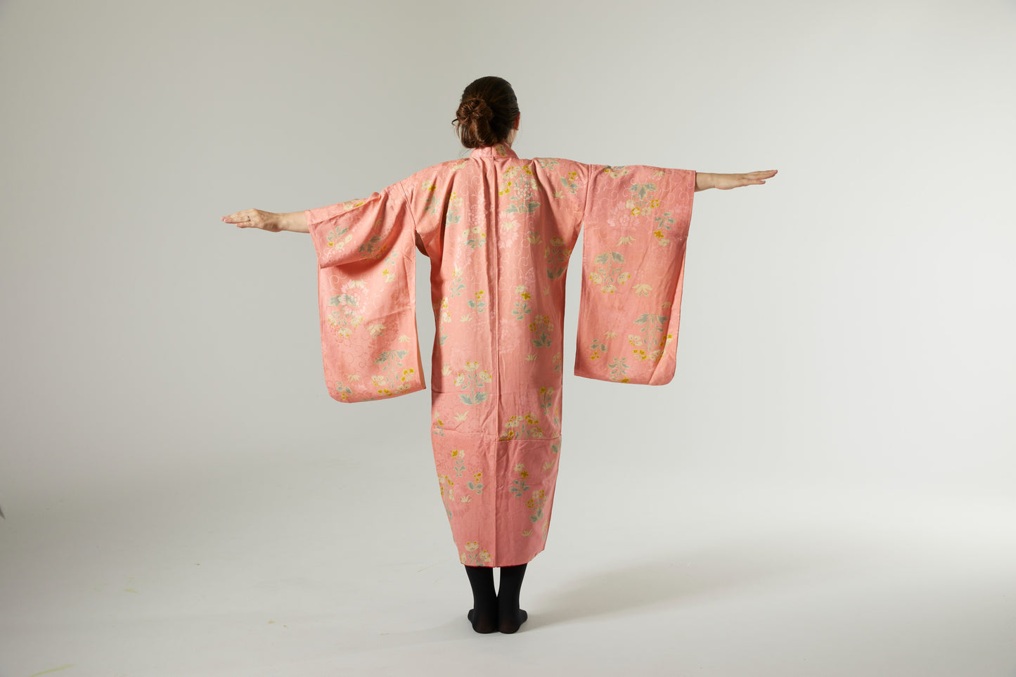 Kimono "素敵 (Suteki)" Silk Handcrafted Vintage